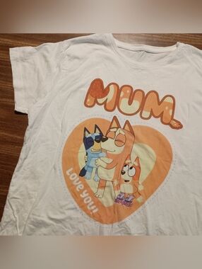 BLUEY MUM LOVE T-SHIRT - Medium // Mother Mom Cartoon Dog Tee Shirt